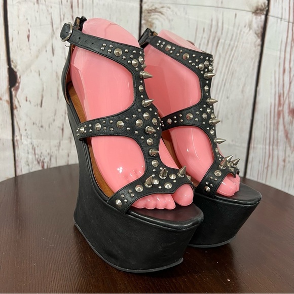Jeffrey Campbell Shoes - JEFFREY CAMPBELL CONTAIN Studded Black leather heelless platform sandals 7 EUC